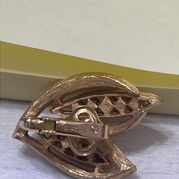 Trifari earrings vintage1960s crown signed Swarovski Rhinestone leaves - Picture 5 of 5